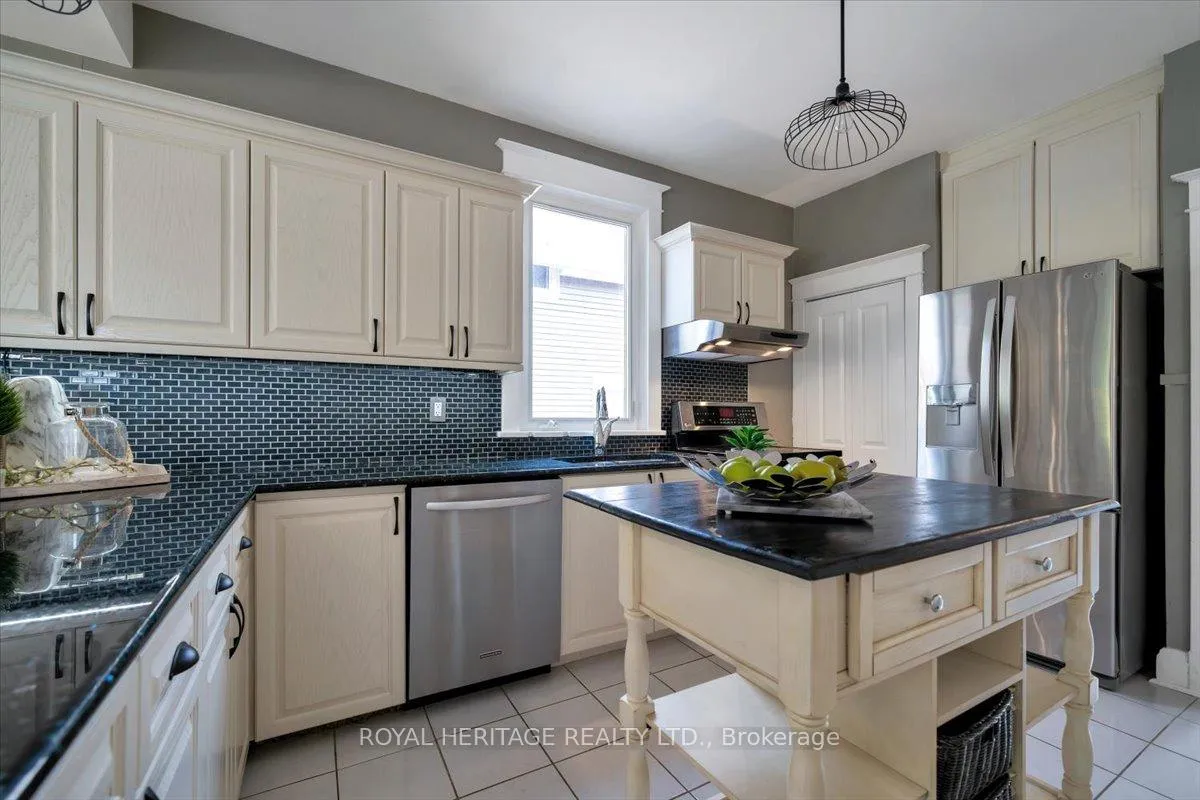Photo 7 of 216 Gliddon Avenue, Oshawa, Central — HOMEH