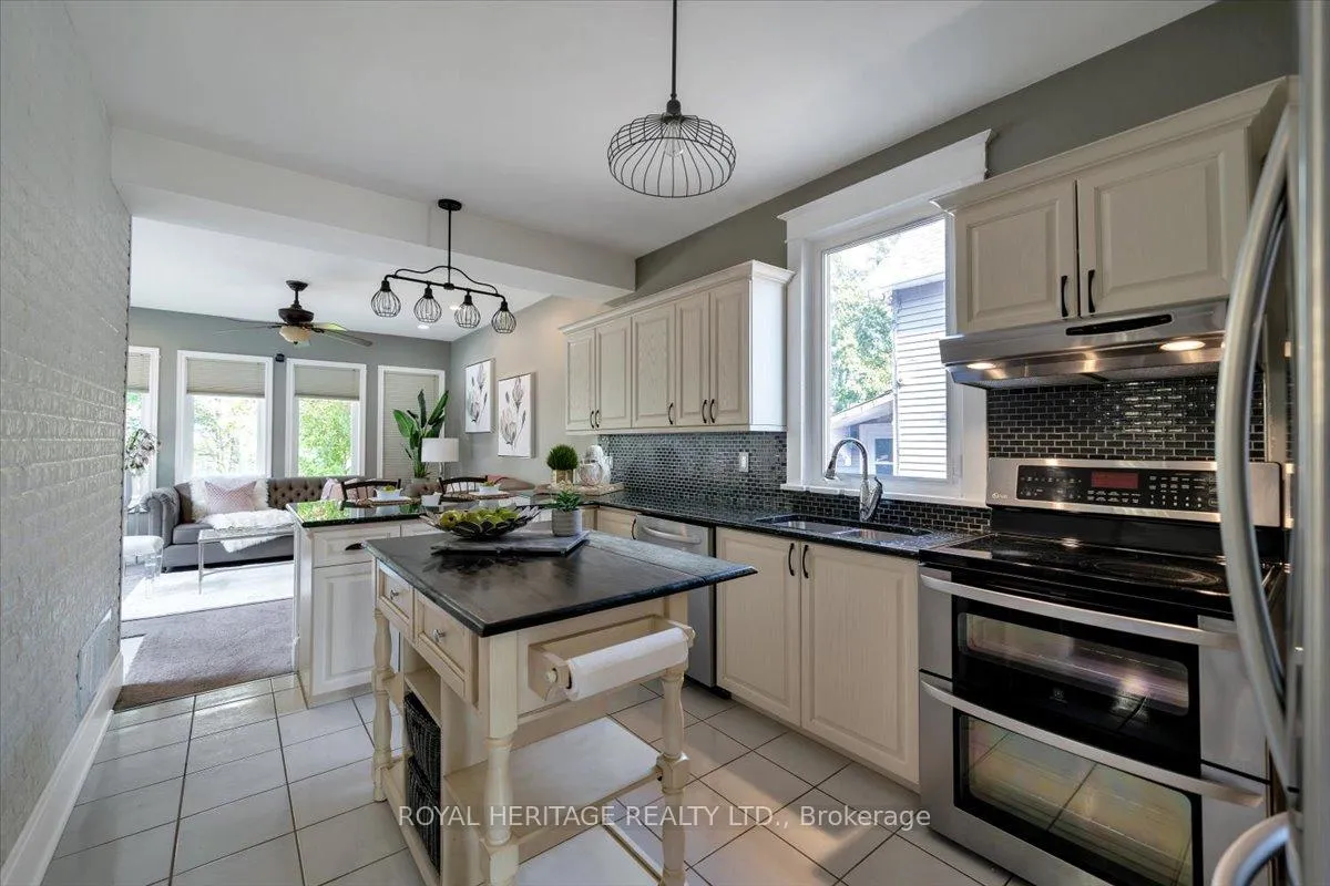 Photo 10 of 216 Gliddon Avenue, Oshawa, Central — HOMEH
