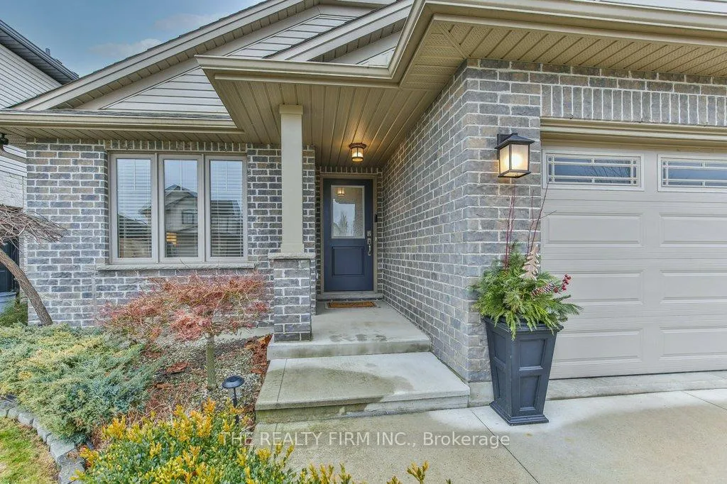Photo 2 of 92 Westlake Drive, St. Thomas — HOMEH