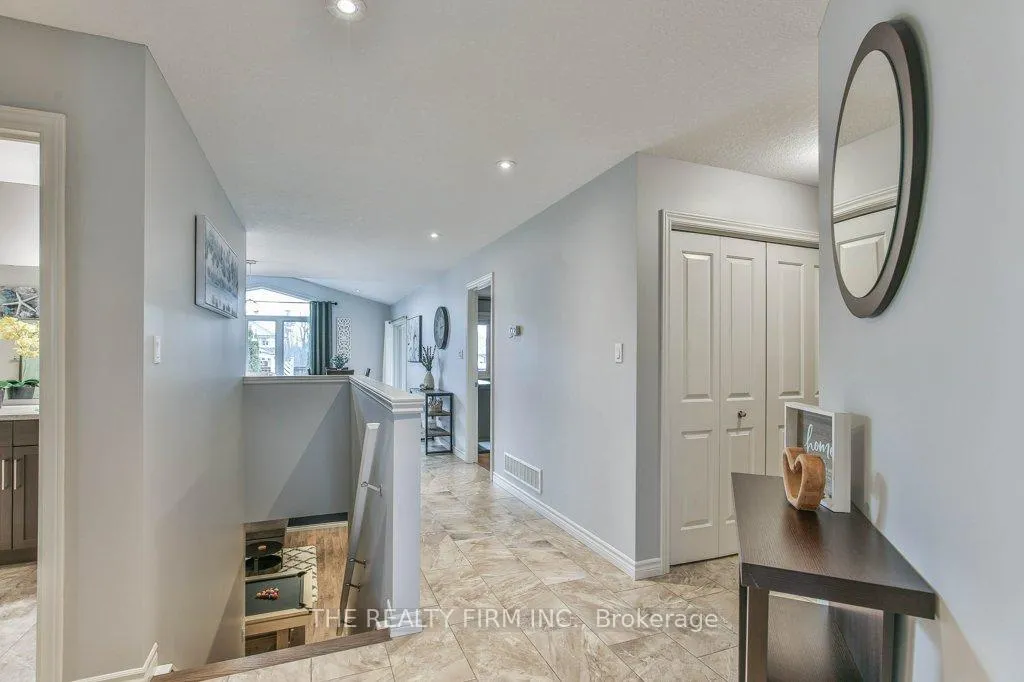 Photo 5 of 92 Westlake Drive, St. Thomas — HOMEH