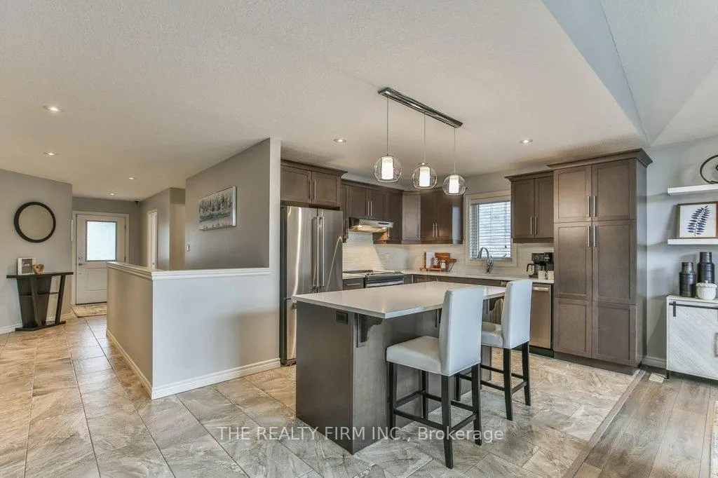 Photo 6 of 92 Westlake Drive, St. Thomas — HOMEH
