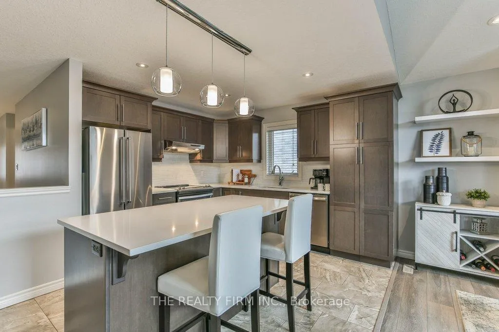 Photo 9 of 92 Westlake Drive, St. Thomas — HOMEH