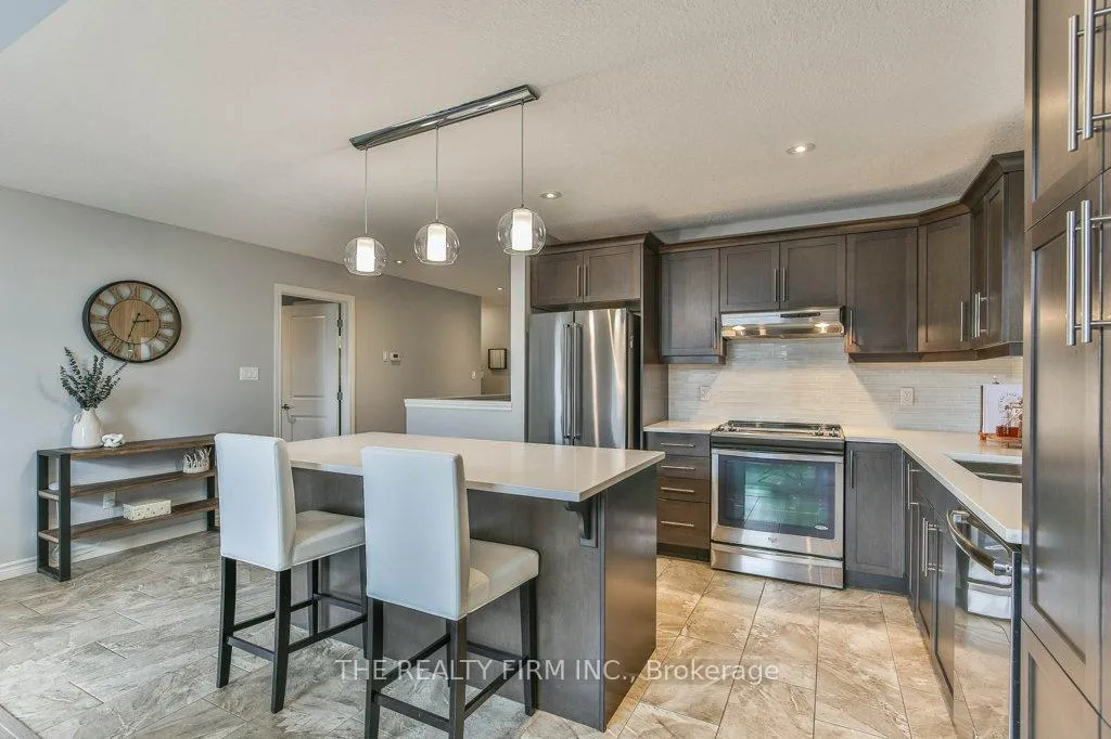 Photo 10 of 92 Westlake Drive, St. Thomas — HOMEH