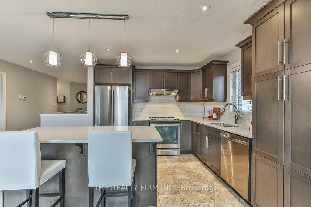 Photo 11 of 92 Westlake Drive, St. Thomas — HOMEH