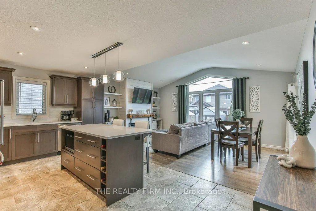 Photo 13 of 92 Westlake Drive, St. Thomas — HOMEH