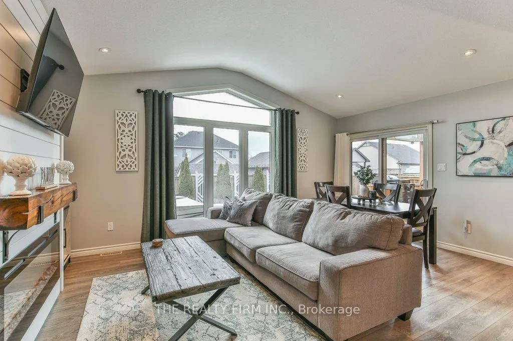 Photo 18 of 92 Westlake Drive, St. Thomas — HOMEH