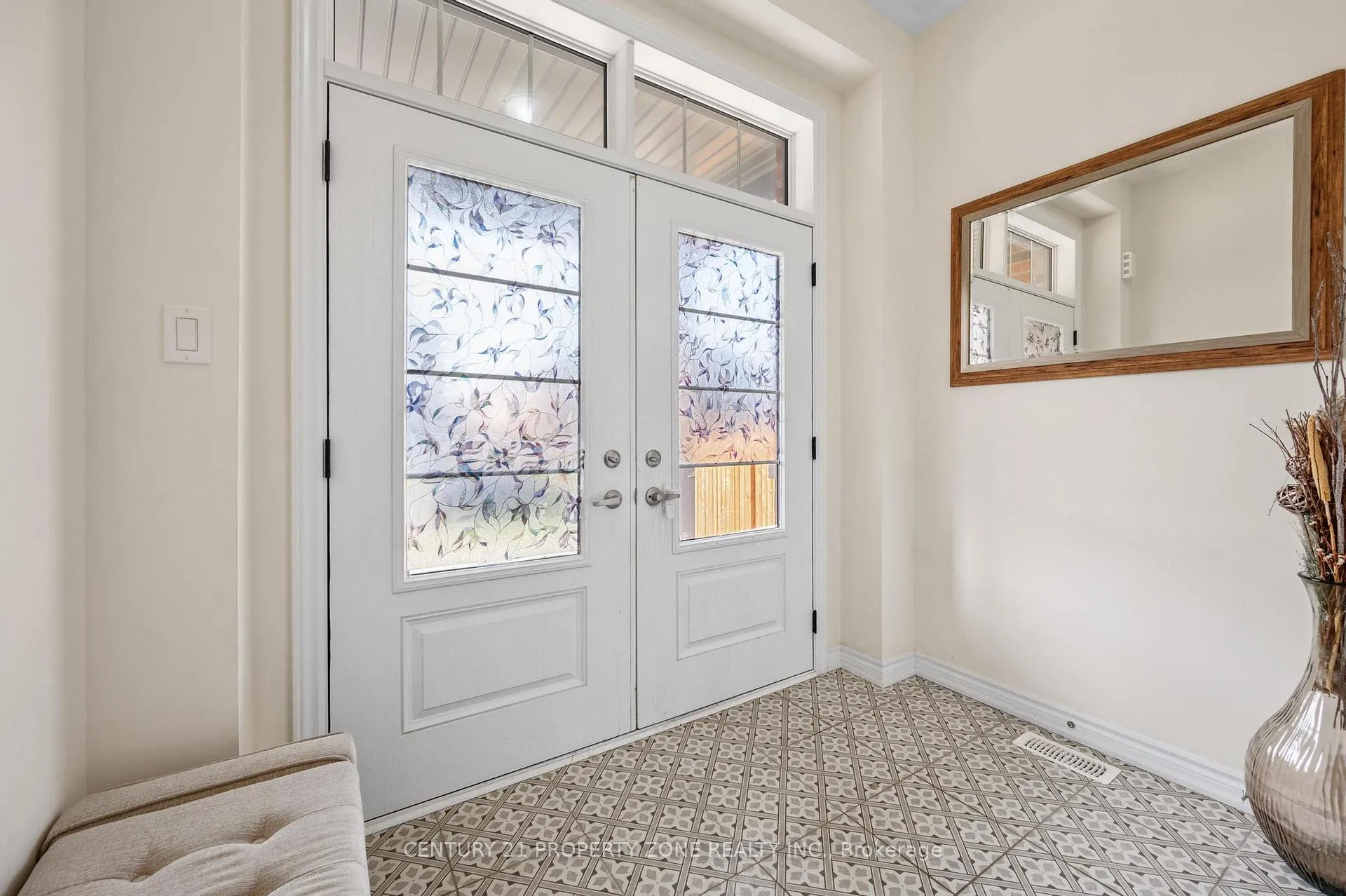 Photo 5 of 11 Hinkson Street, Whitby, Williamsburg — HOMEH