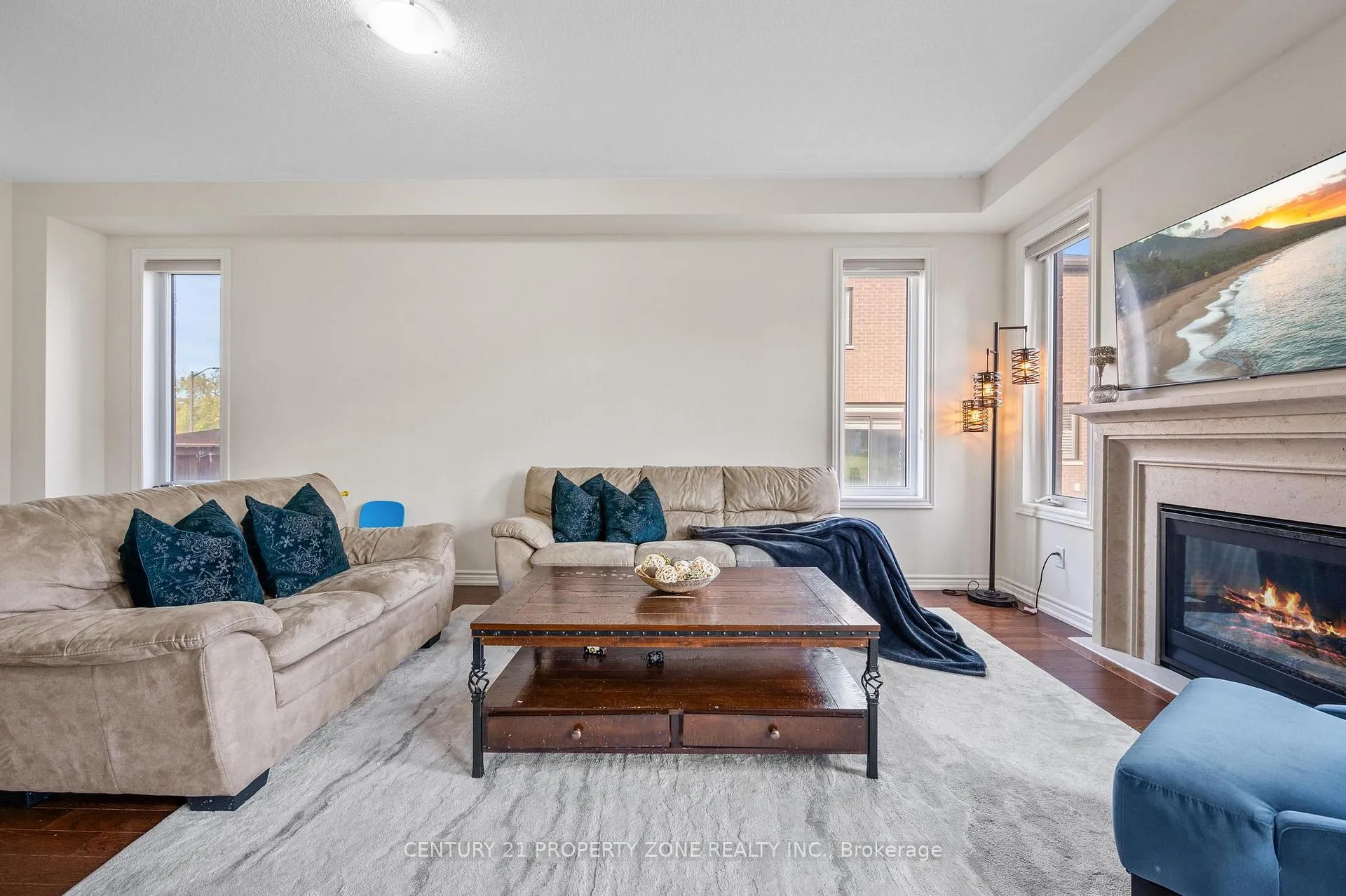 Photo 7 of 11 Hinkson Street, Whitby, Williamsburg — HOMEH