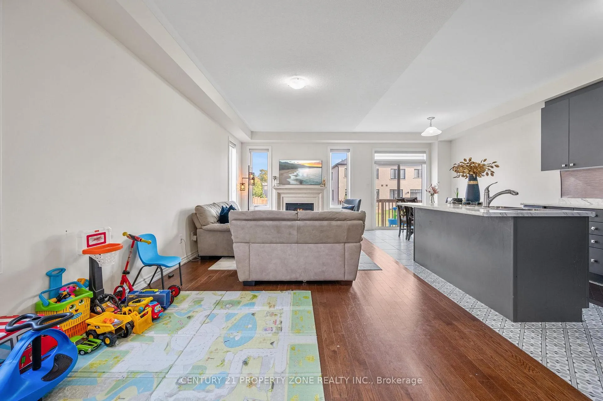 Photo 9 of 11 Hinkson Street, Whitby, Williamsburg — HOMEH