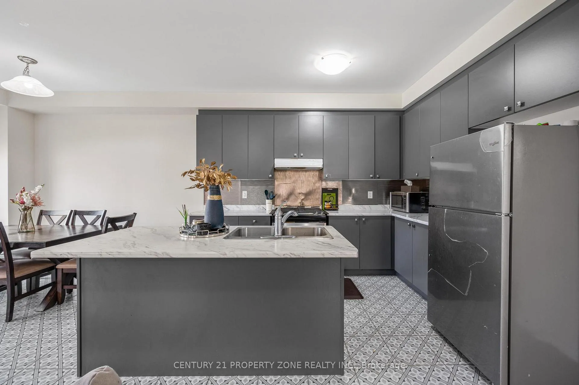 Photo 13 of 11 Hinkson Street, Whitby, Williamsburg — HOMEH