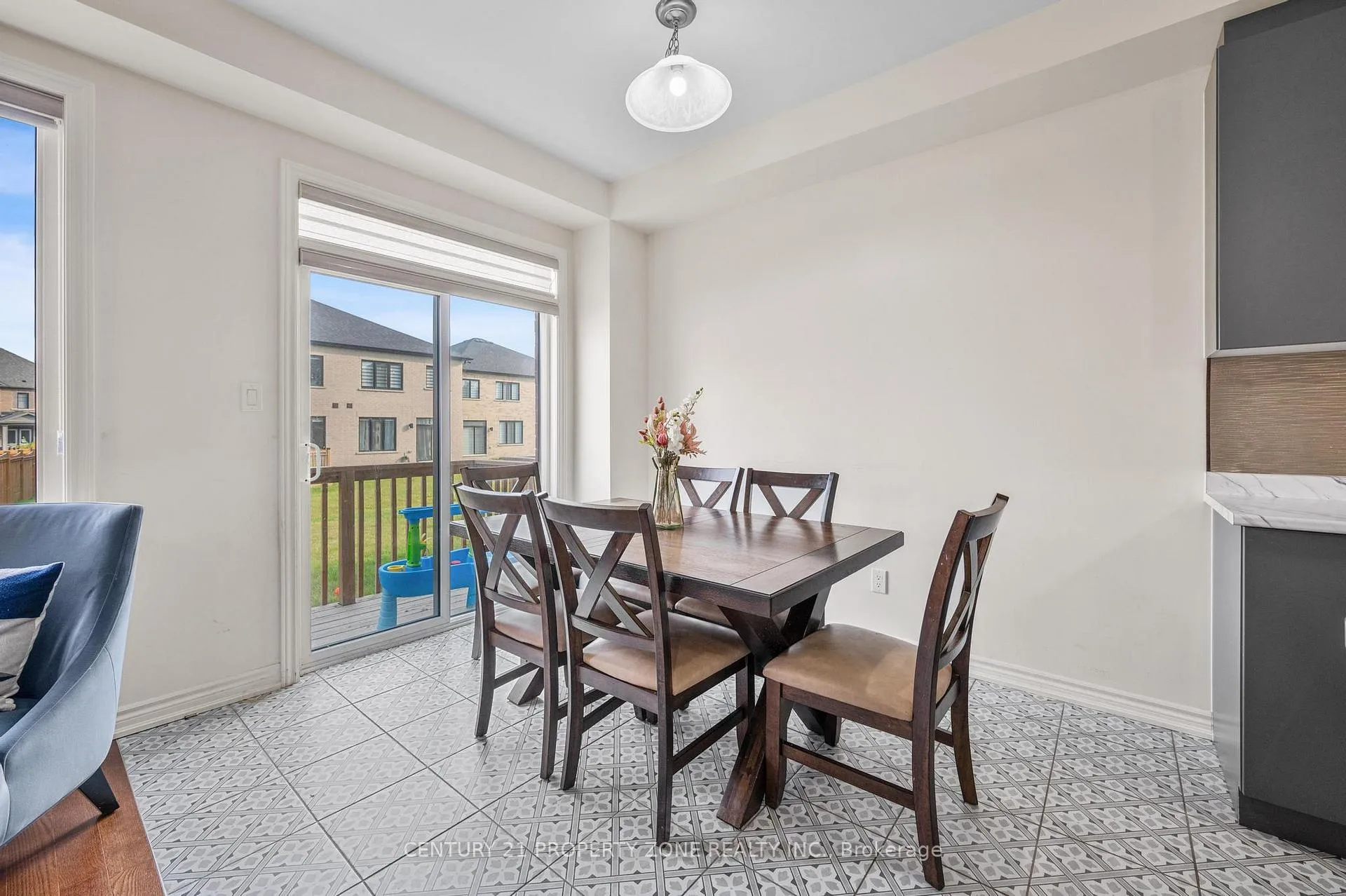 Photo 17 of 11 Hinkson Street, Whitby, Williamsburg — HOMEH