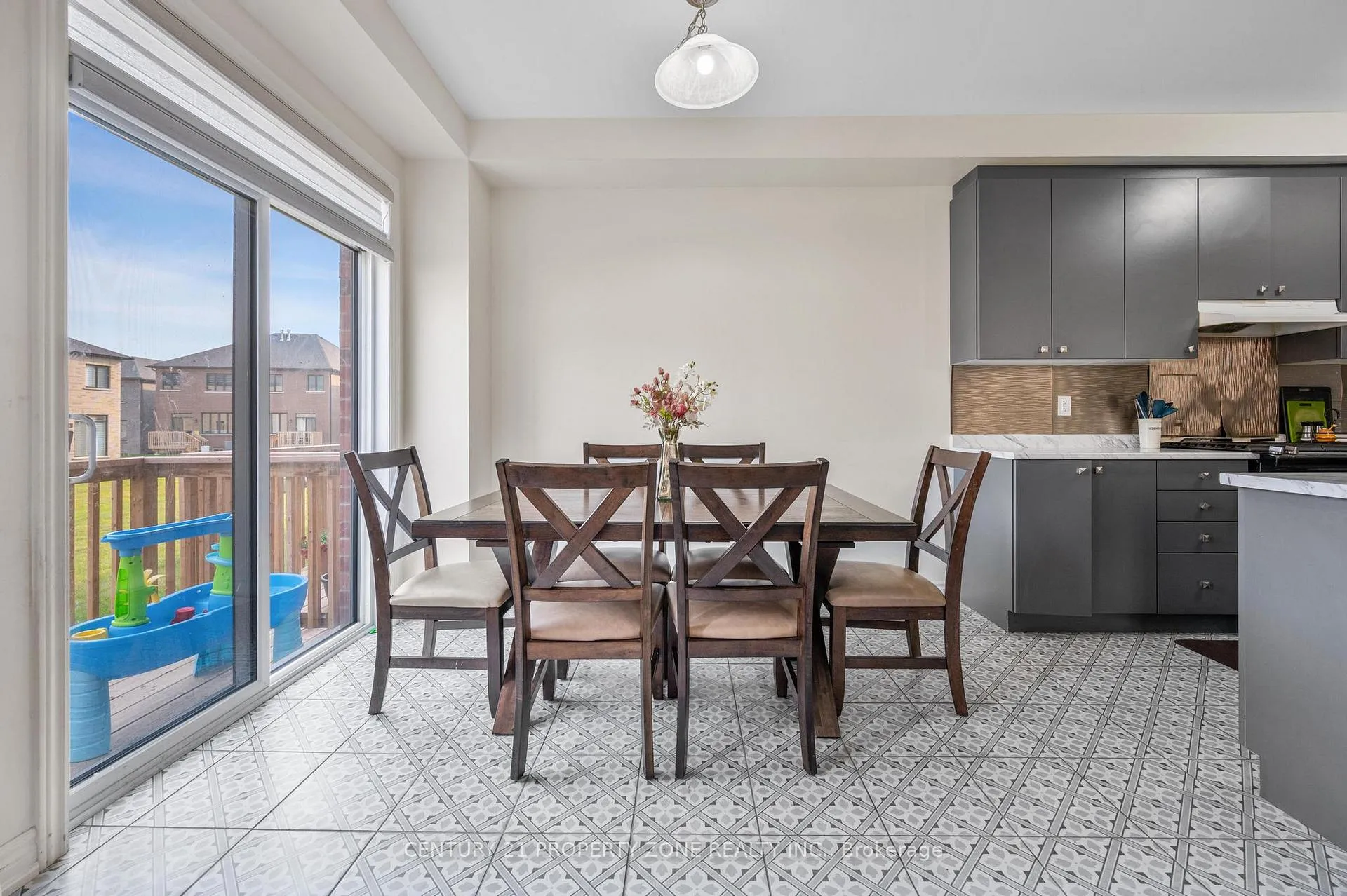 Photo 18 of 11 Hinkson Street, Whitby, Williamsburg — HOMEH