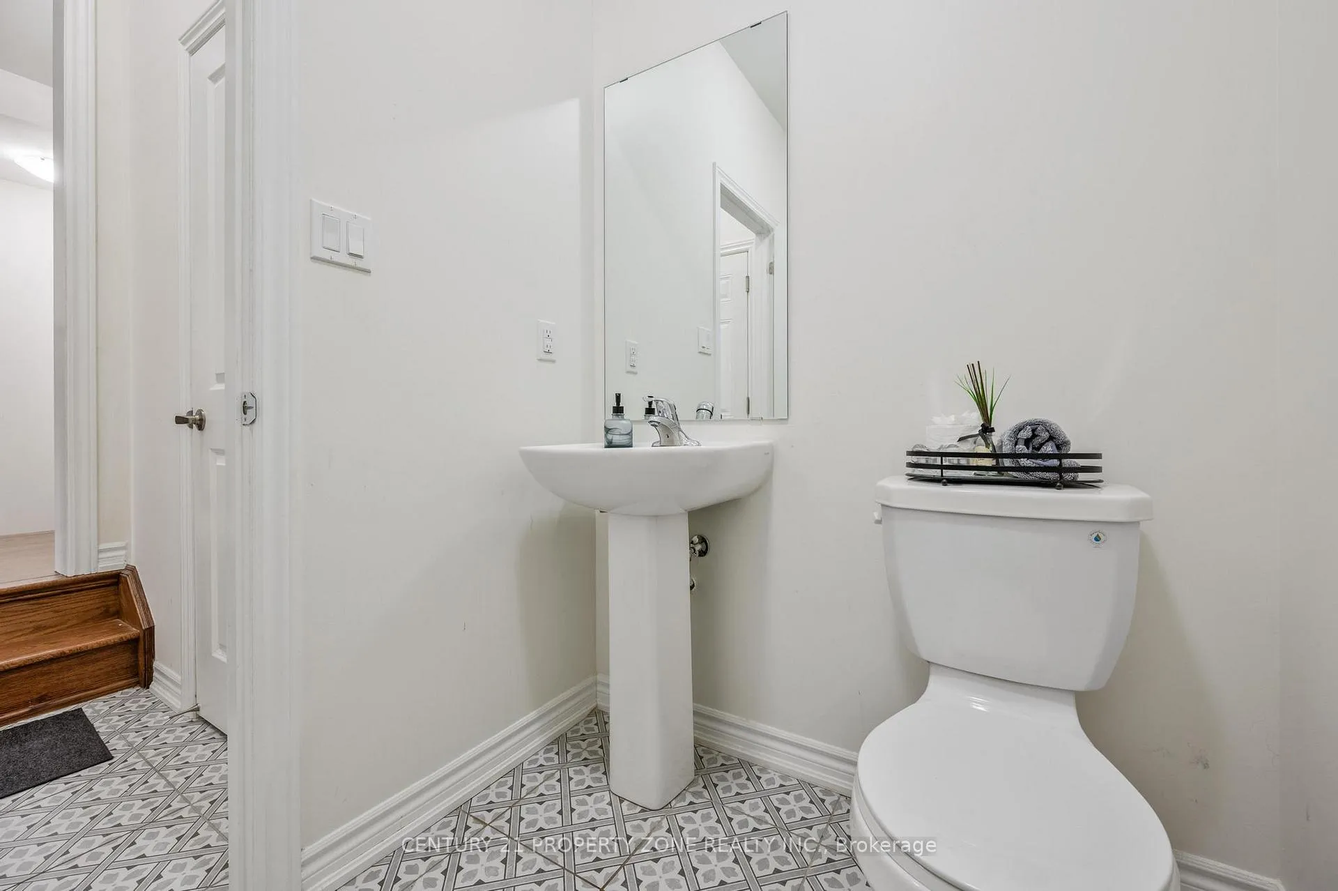 Photo 19 of 11 Hinkson Street, Whitby, Williamsburg — HOMEH