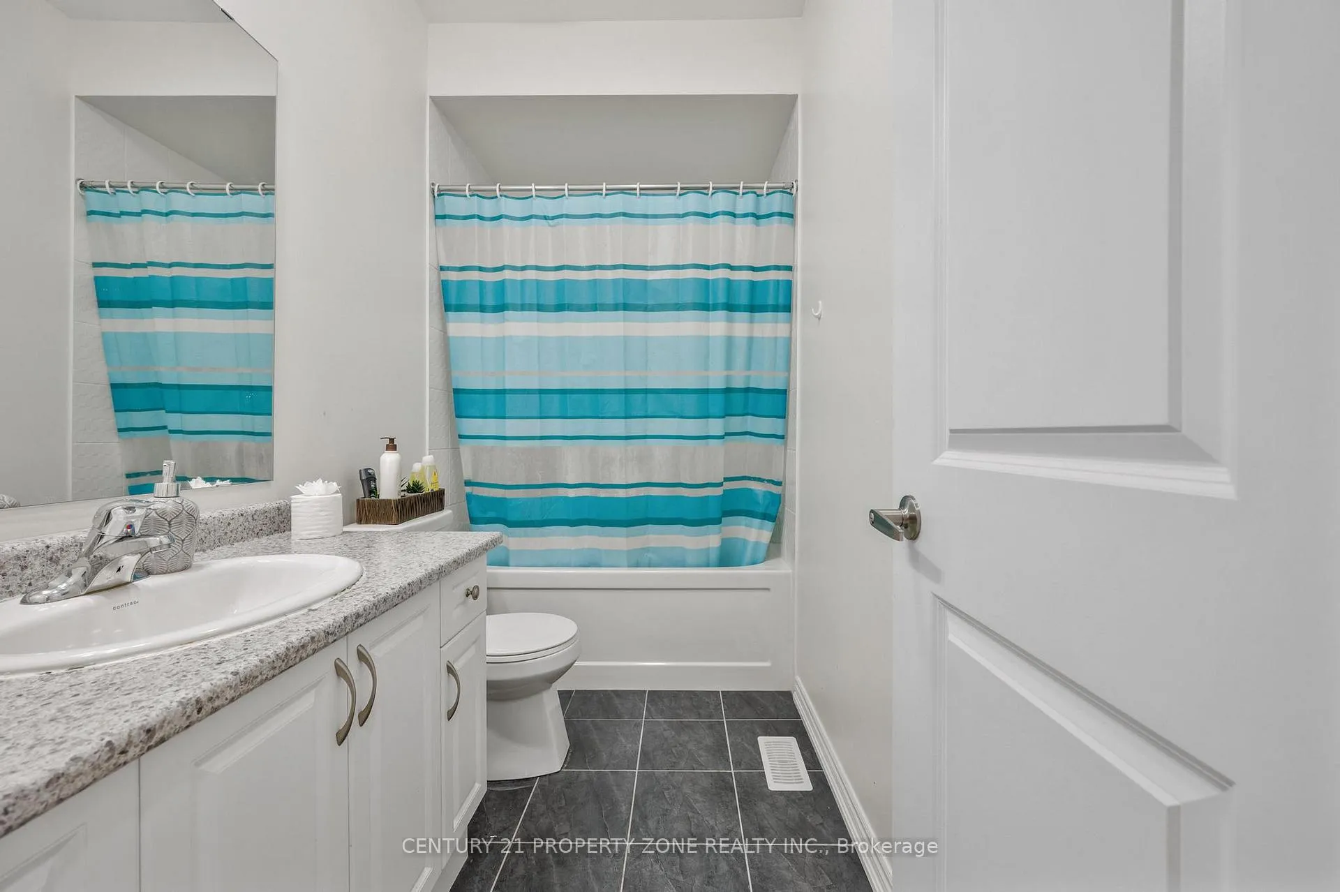 Photo 33 of 11 Hinkson Street, Whitby, Williamsburg — HOMEH