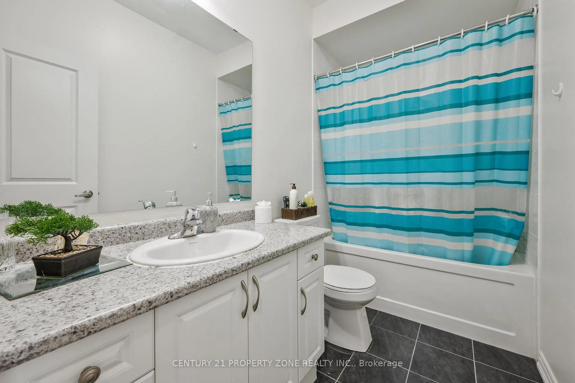 Photo 34 of 11 Hinkson Street, Whitby, Williamsburg — HOMEH