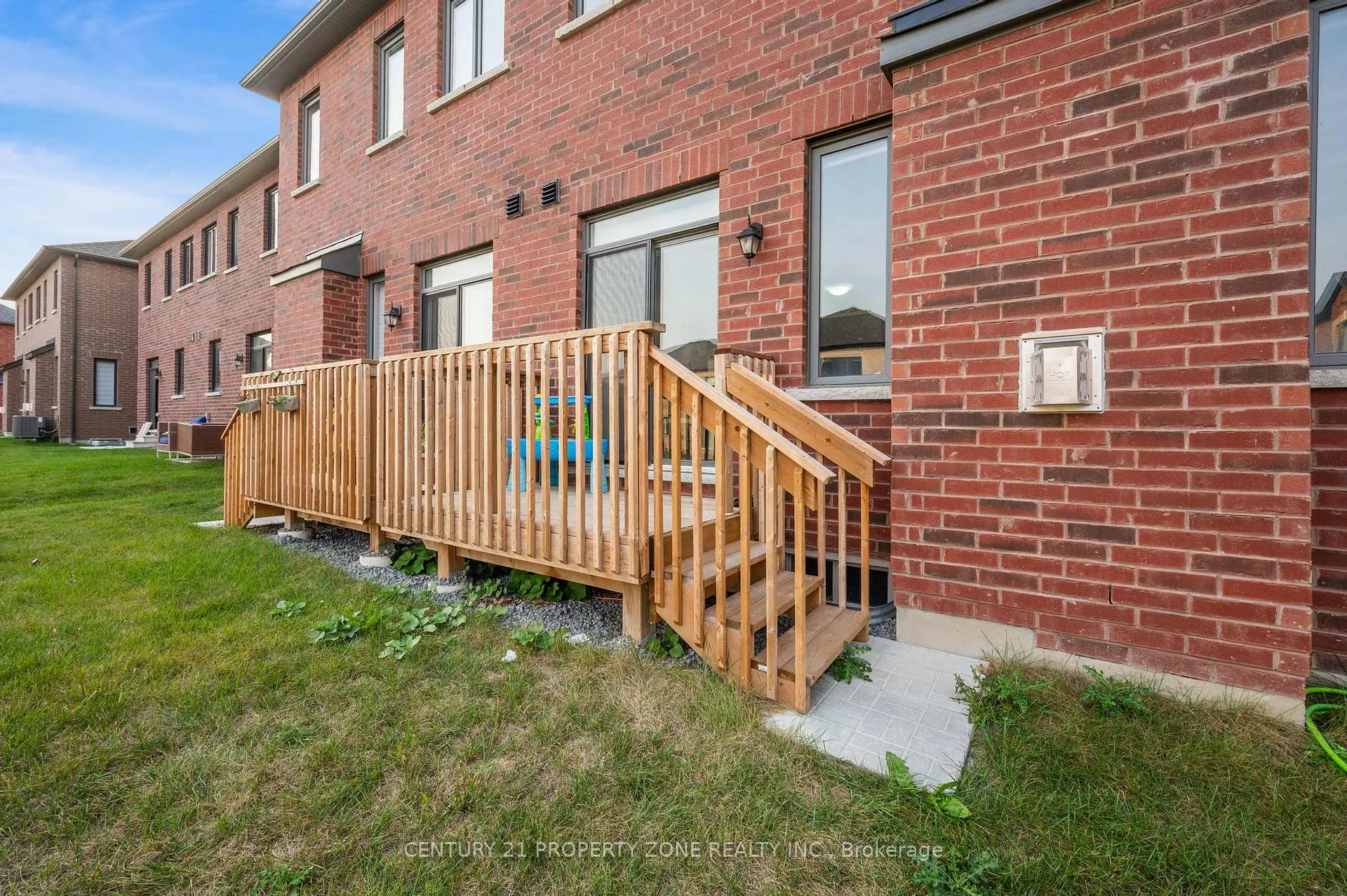 Photo 36 of 11 Hinkson Street, Whitby, Williamsburg — HOMEH