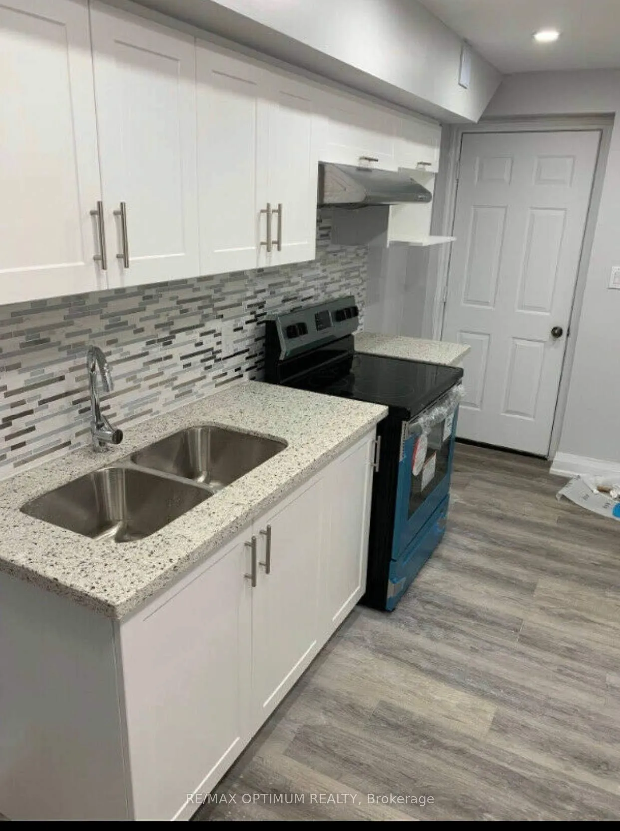 Photo 4 of Unit Bsmt, 14 Fann Drive, Brampton, Northwest Brampton — HOMEH