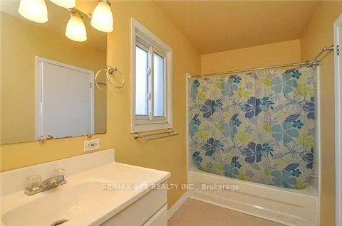 Photo 6 of 132 Grenfell Street, Oshawa, Vanier — HOMEH