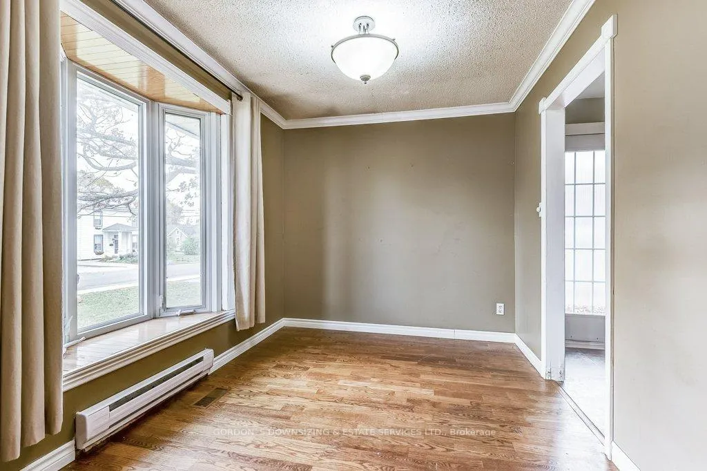 Photo 15 of 30 Ermatinger Street, Selwyn — HOMEH