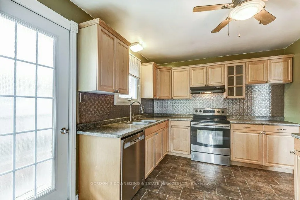 Photo 16 of 30 Ermatinger Street, Selwyn — HOMEH