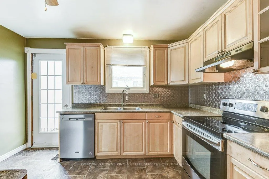 Photo 18 of 30 Ermatinger Street, Selwyn — HOMEH