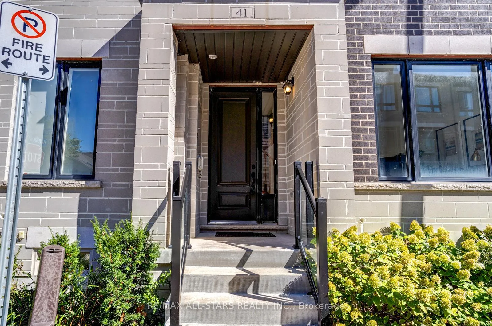 Photo 4 of 41 Steamboat Way, Whitby, Port Whitby — HOMEH
