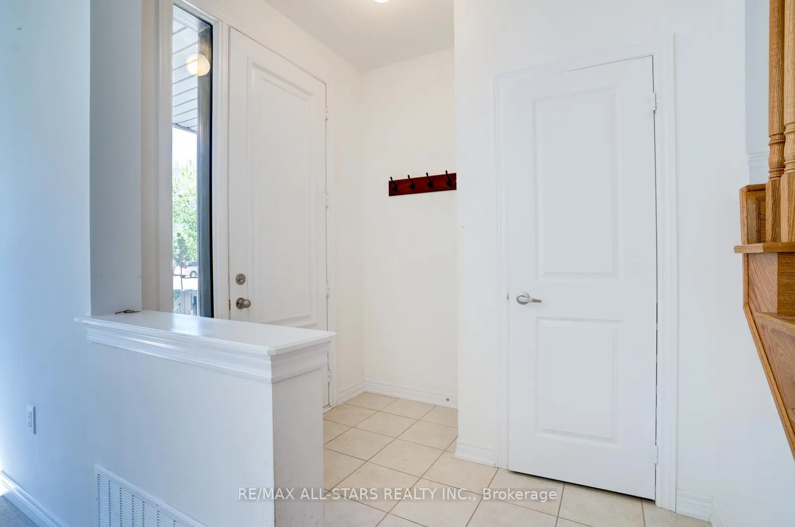 Photo 5 of 41 Steamboat Way, Whitby, Port Whitby — HOMEH