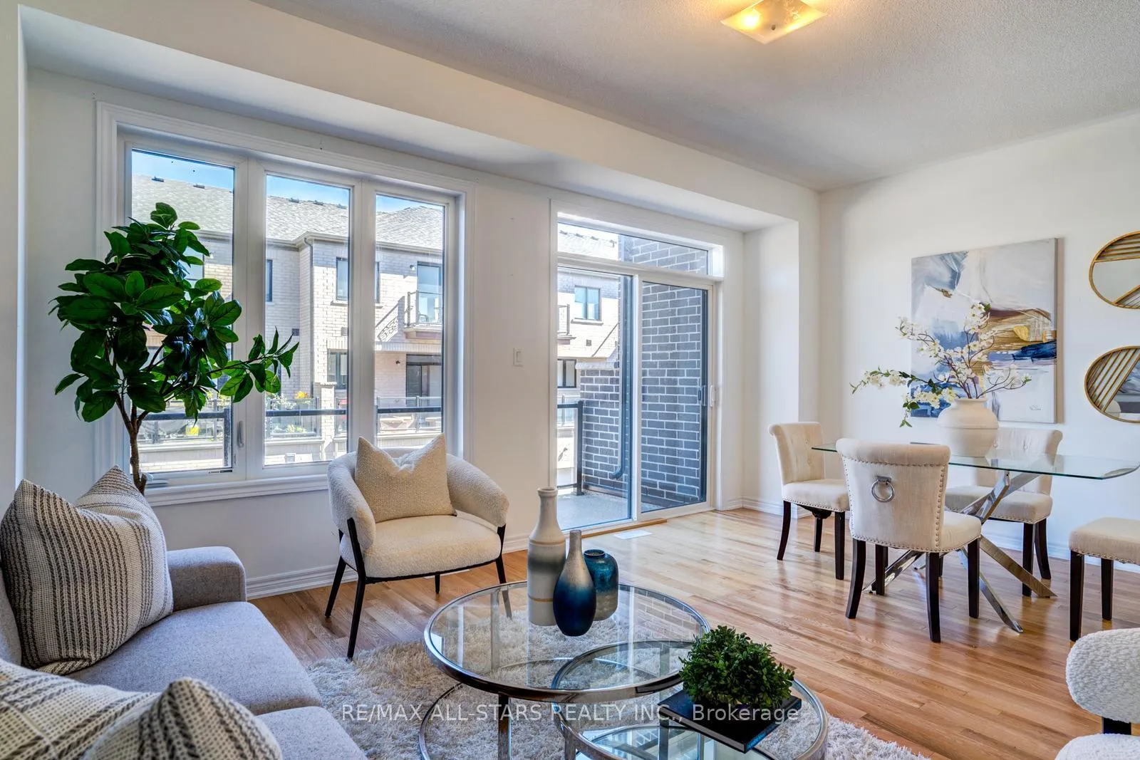 Photo 12 of 41 Steamboat Way, Whitby, Port Whitby — HOMEH