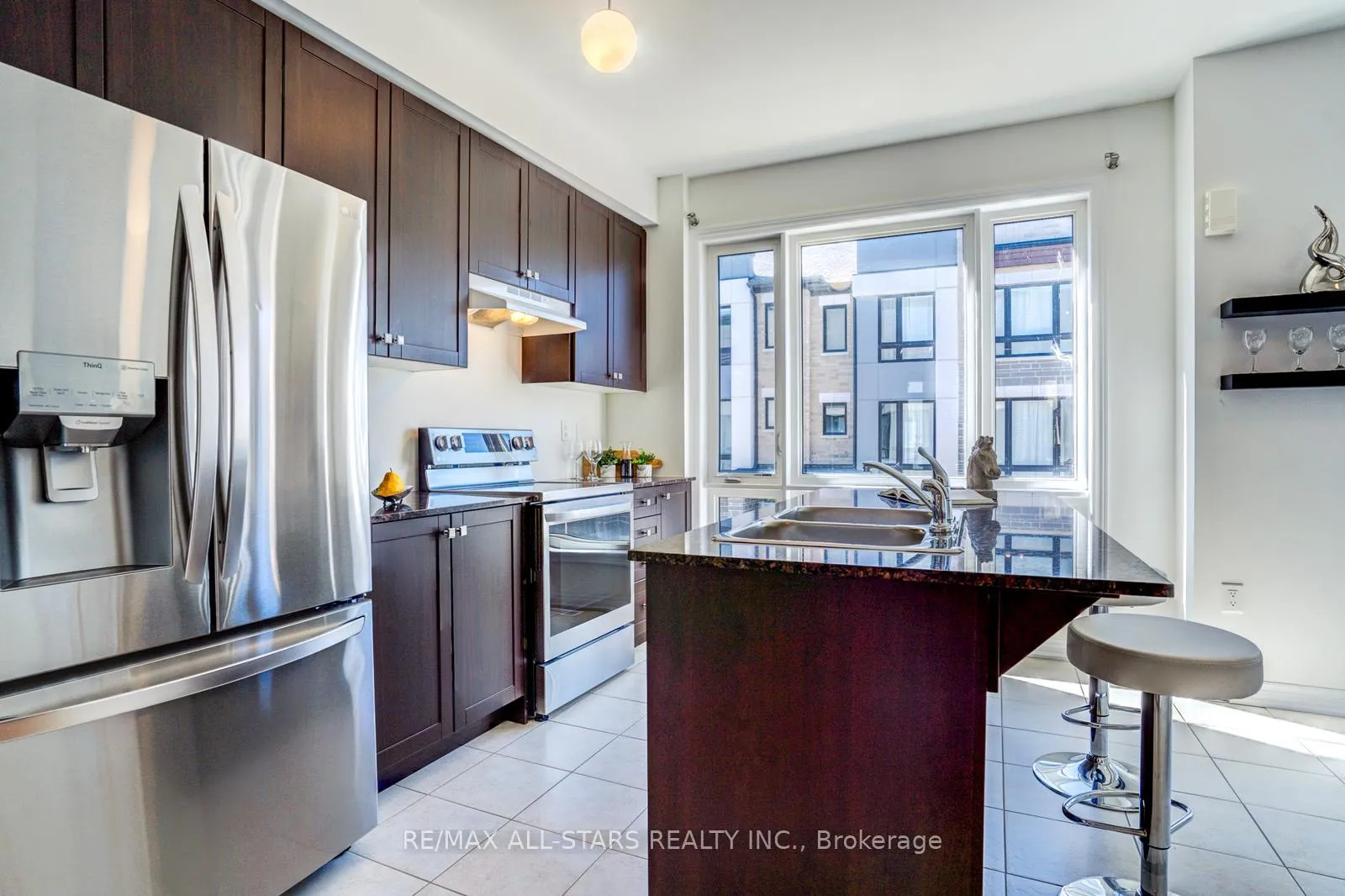 Photo 16 of 41 Steamboat Way, Whitby, Port Whitby — HOMEH
