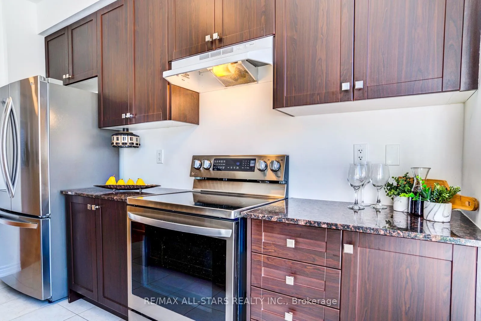 Photo 17 of 41 Steamboat Way, Whitby, Port Whitby — HOMEH