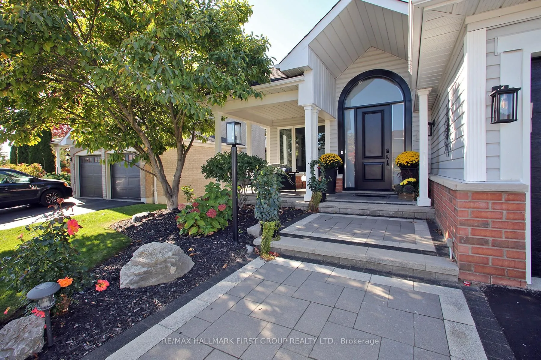 Photo 3 of 1010 Glenbourne Drive, Oshawa, Pinecrest — HOMEH
