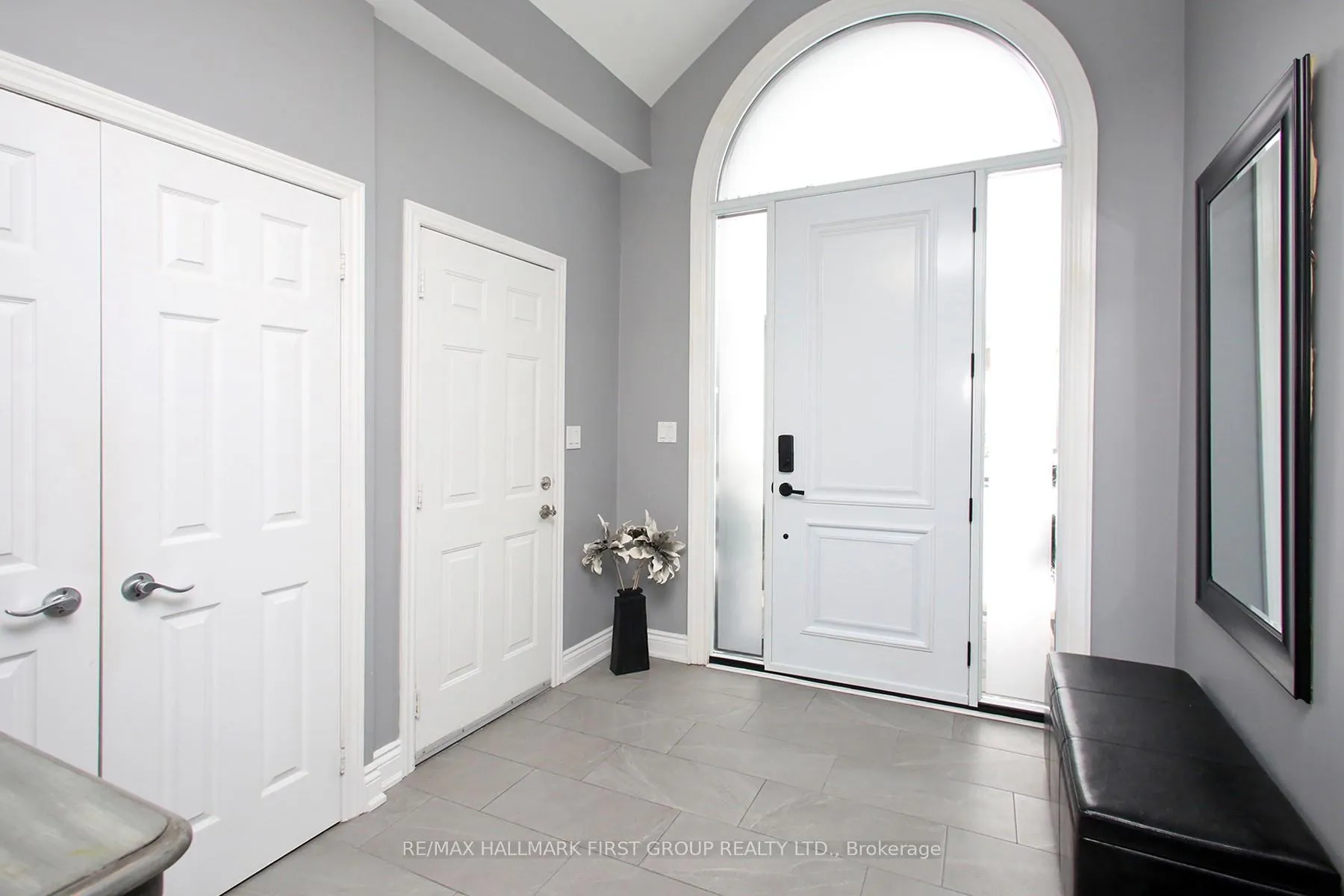 Photo 4 of 1010 Glenbourne Drive, Oshawa, Pinecrest — HOMEH
