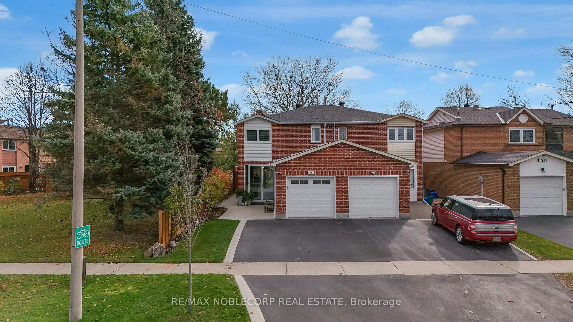 Photo 2 of 115 Aberdeen Avenue, Vaughan, East Woodbridge — HOMEH