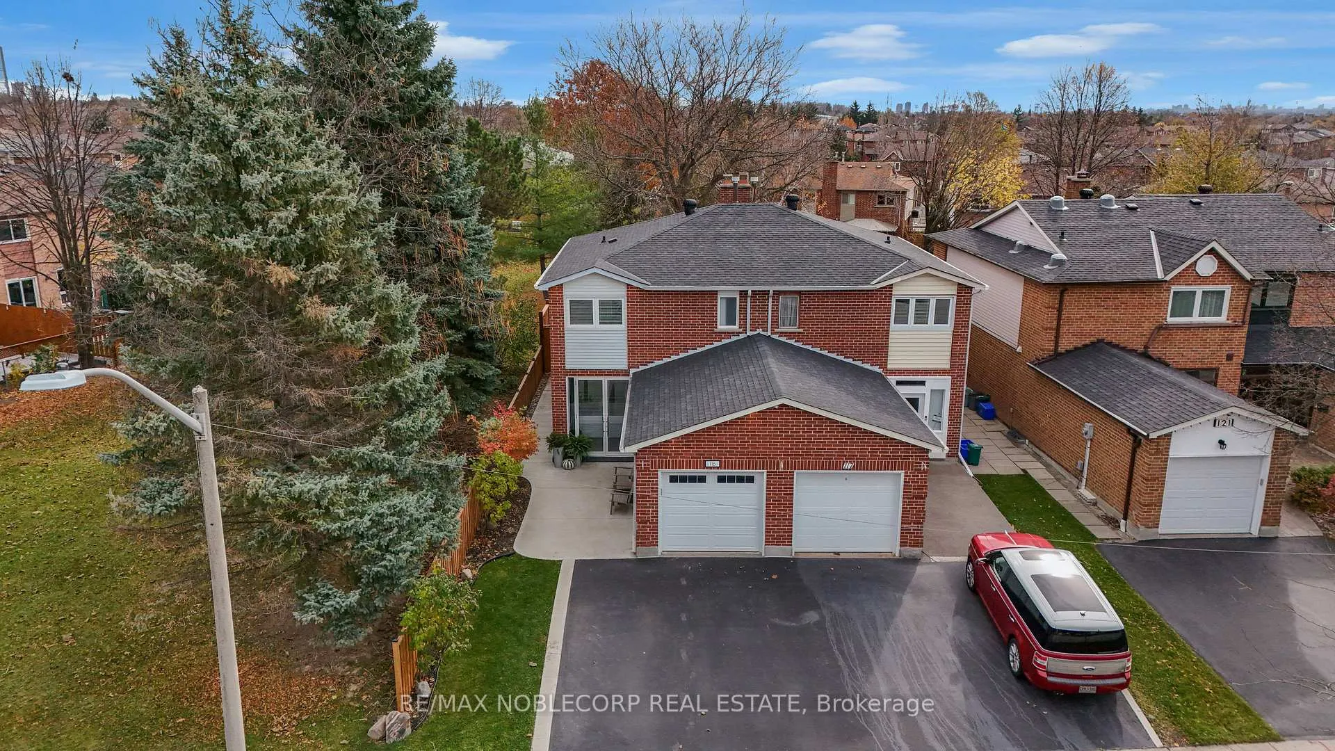 Photo 3 of 115 Aberdeen Avenue, Vaughan, East Woodbridge — HOMEH