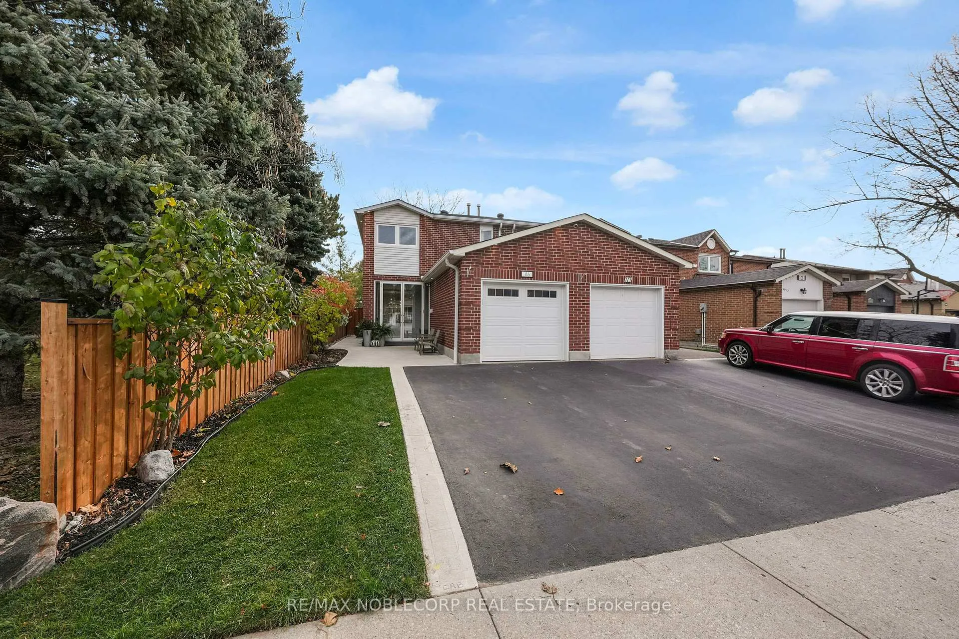 Photo 4 of 115 Aberdeen Avenue, Vaughan, East Woodbridge — HOMEH