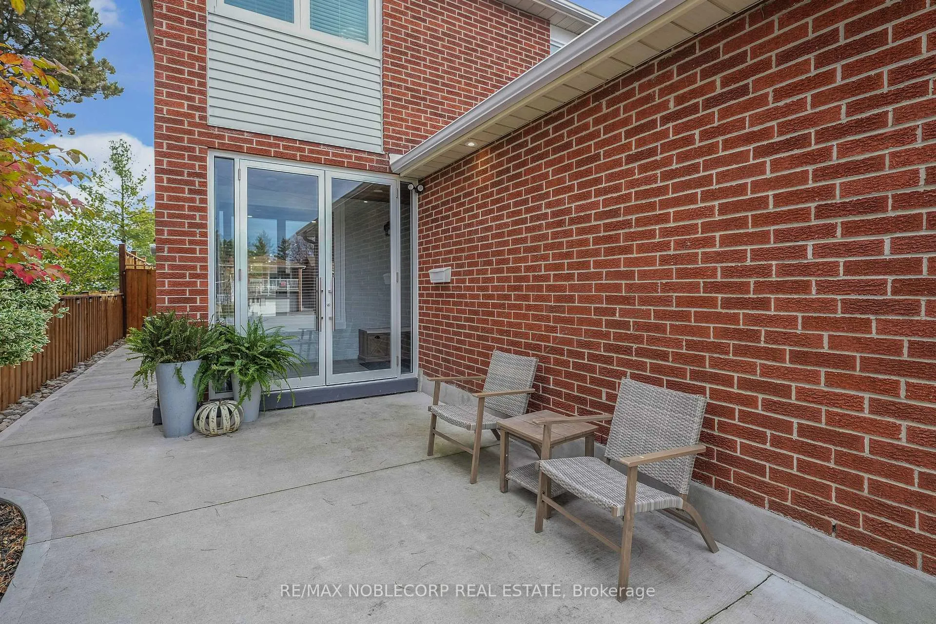 Photo 5 of 115 Aberdeen Avenue, Vaughan, East Woodbridge — HOMEH