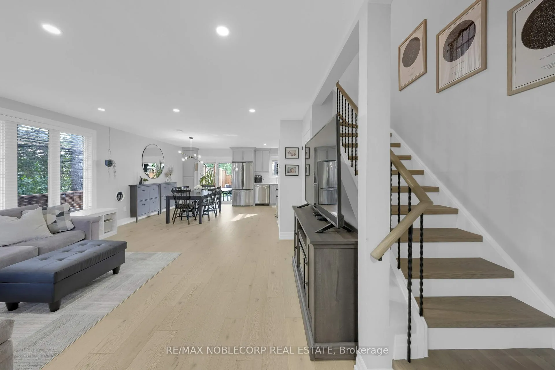 Photo 8 of 115 Aberdeen Avenue, Vaughan, East Woodbridge — HOMEH