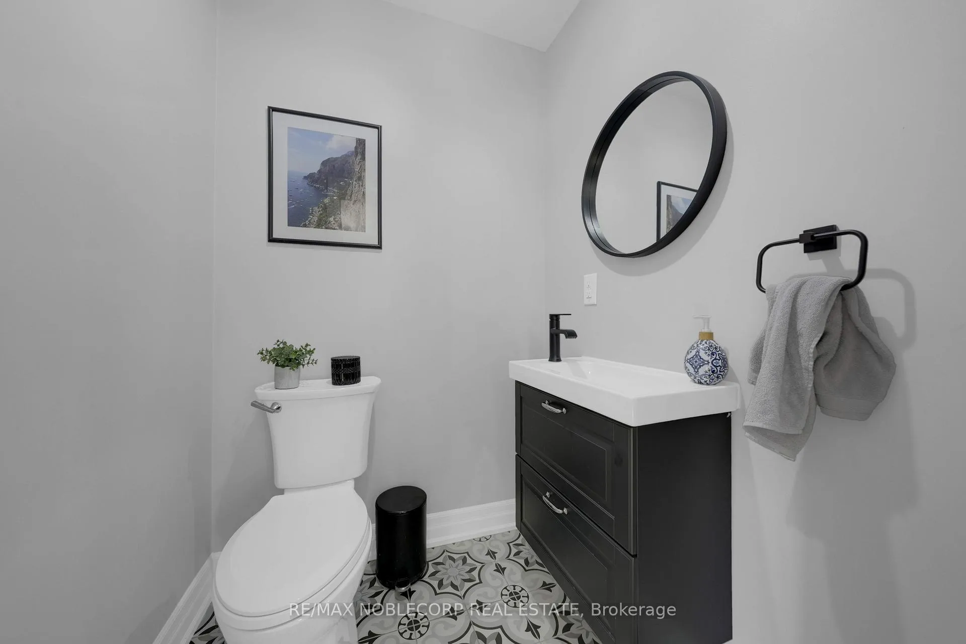 Photo 15 of 115 Aberdeen Avenue, Vaughan, East Woodbridge — HOMEH