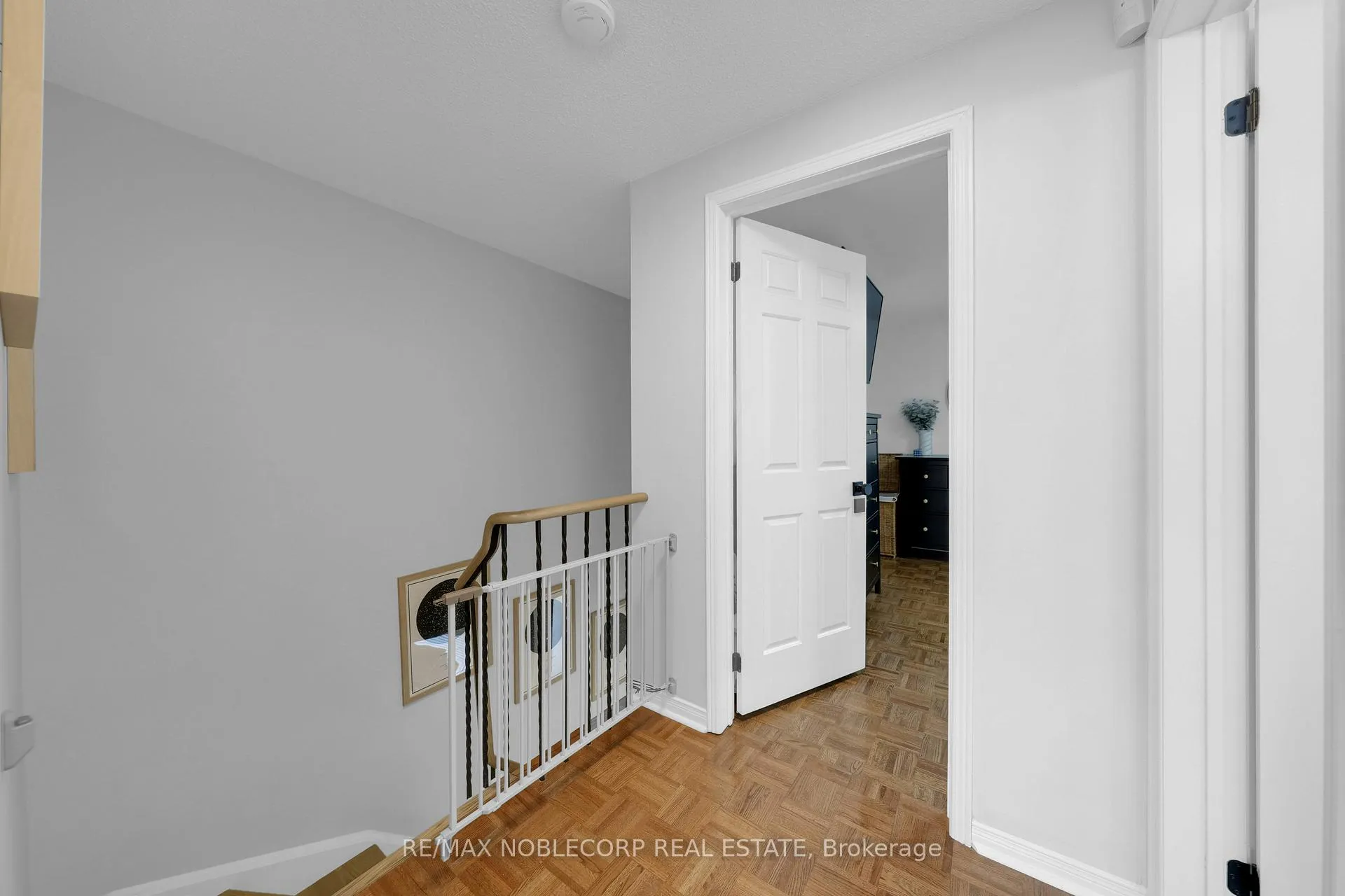Photo 16 of 115 Aberdeen Avenue, Vaughan, East Woodbridge — HOMEH