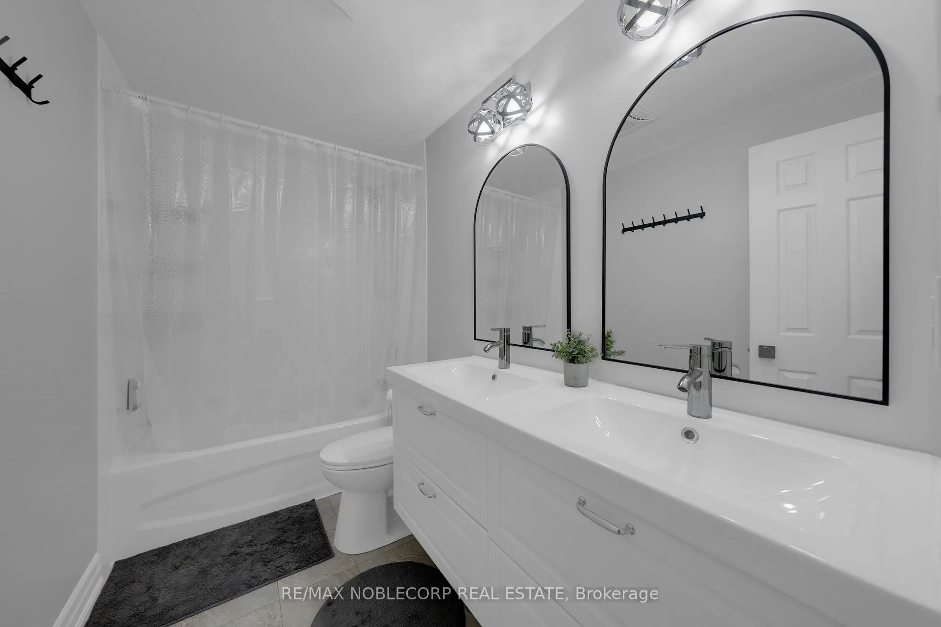 Photo 19 of 115 Aberdeen Avenue, Vaughan, East Woodbridge — HOMEH