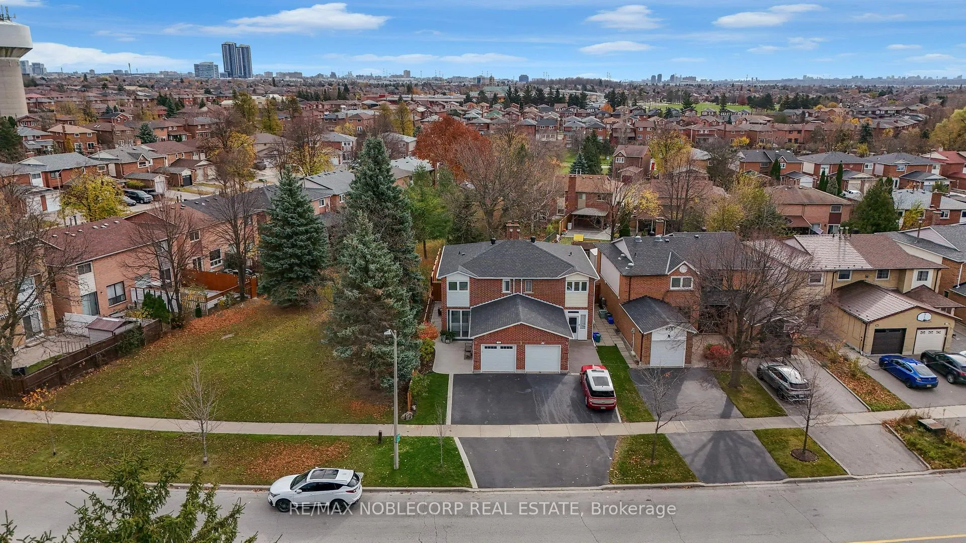 Photo 38 of 115 Aberdeen Avenue, Vaughan, East Woodbridge — HOMEH
