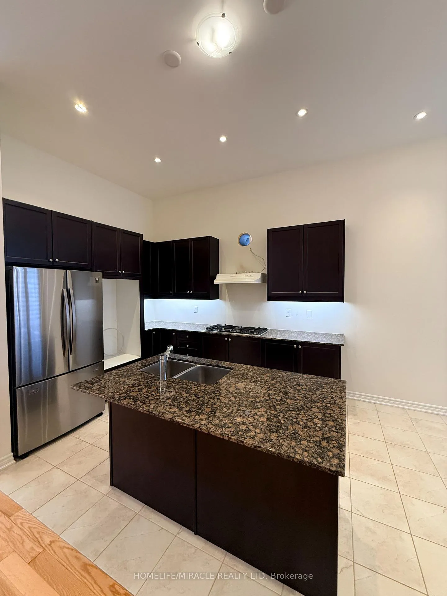 Photo 8 of 27 Mountainside Crescent, Whitby, Rolling Acres — HOMEH
