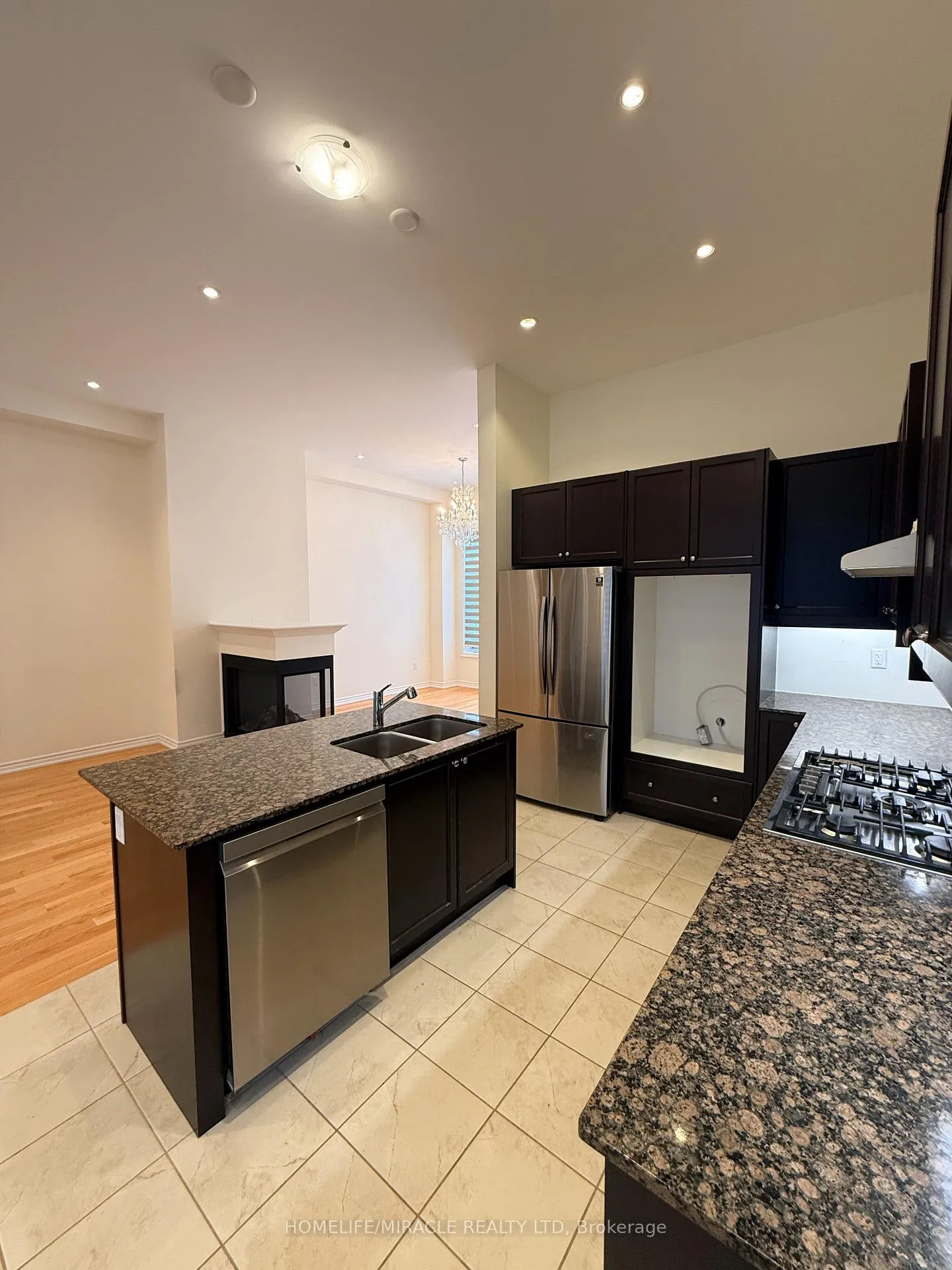 Photo 9 of 27 Mountainside Crescent, Whitby, Rolling Acres — HOMEH