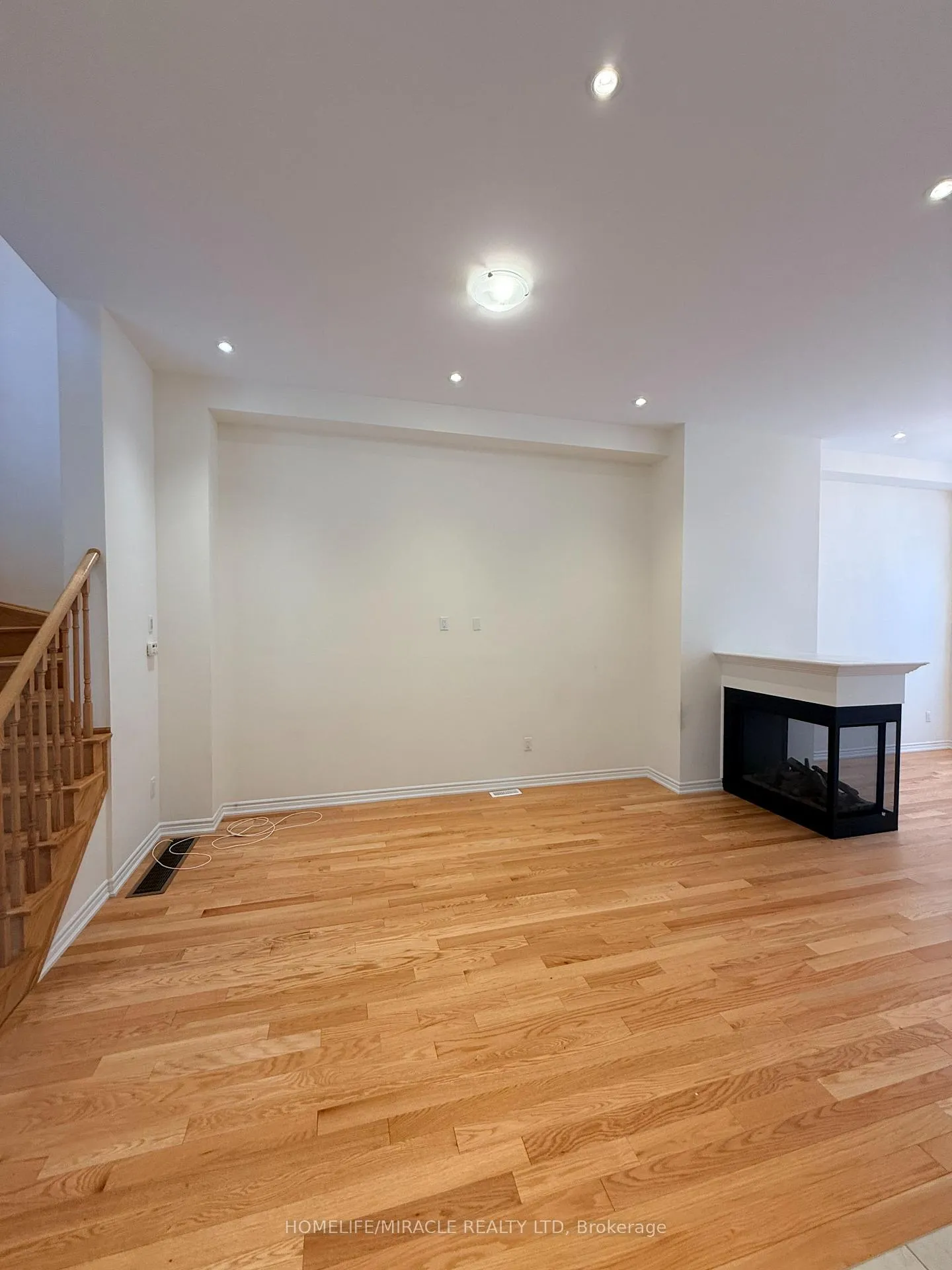 Photo 10 of 27 Mountainside Crescent, Whitby, Rolling Acres — HOMEH