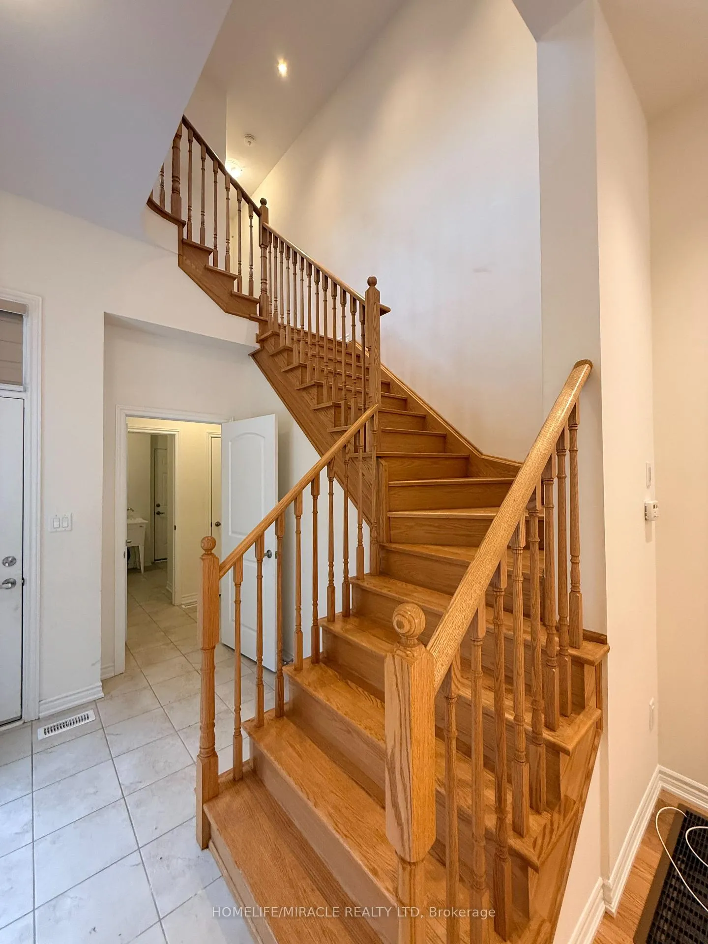 Photo 12 of 27 Mountainside Crescent, Whitby, Rolling Acres — HOMEH