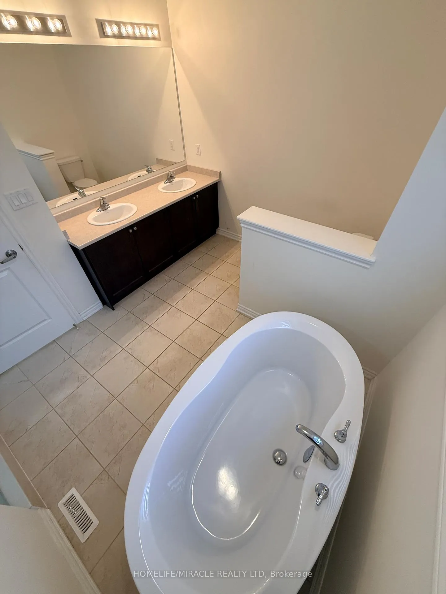Photo 19 of 27 Mountainside Crescent, Whitby, Rolling Acres — HOMEH