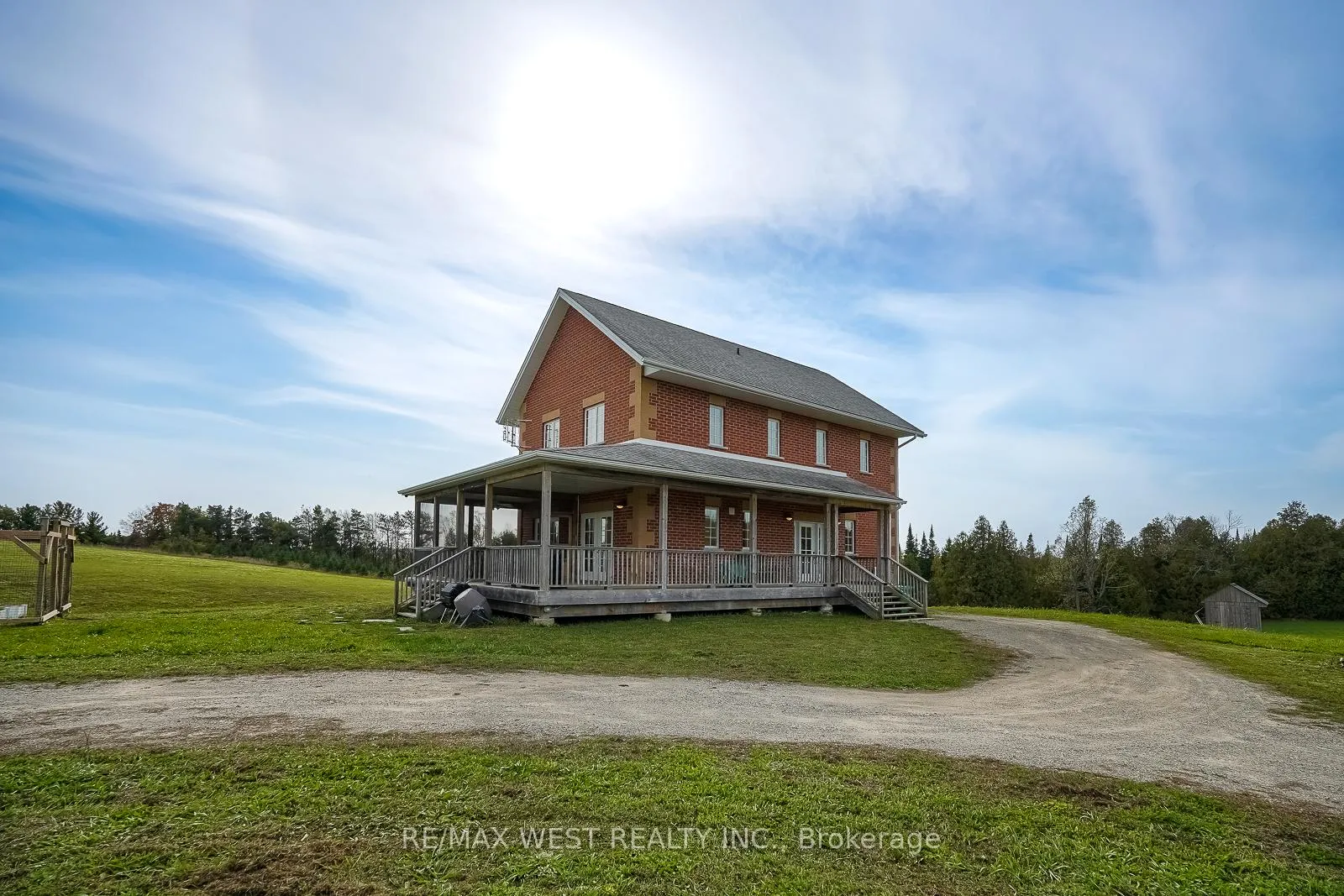 Photo 3 of 640 Highpoint Side Road, Caledon, Alton — HOMEH