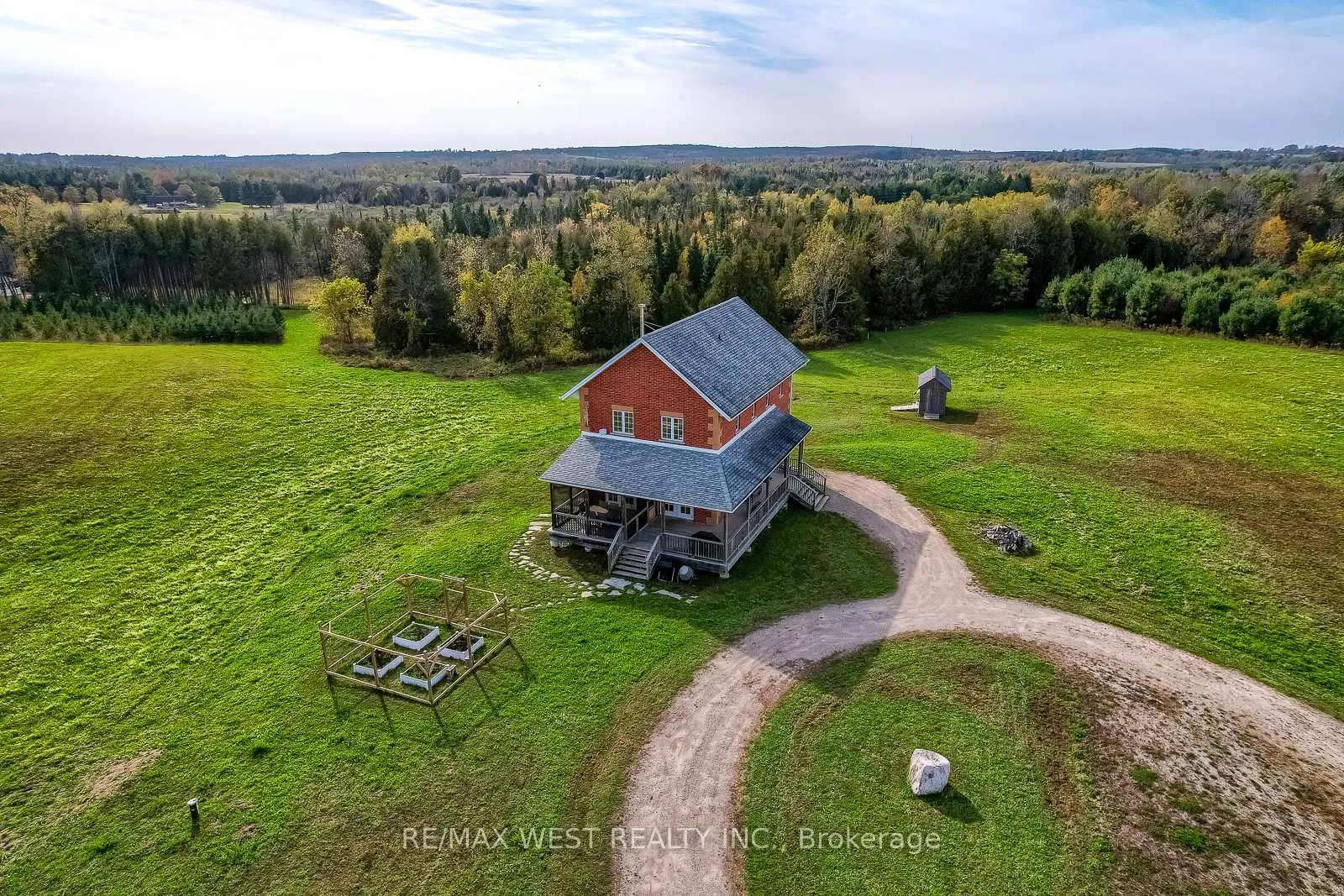 Photo 9 of 640 Highpoint Side Road, Caledon, Alton — HOMEH