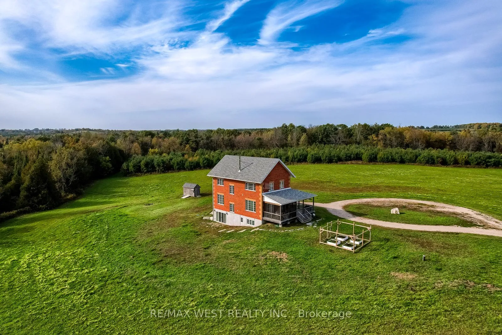 Photo 10 of 640 Highpoint Side Road, Caledon, Alton — HOMEH