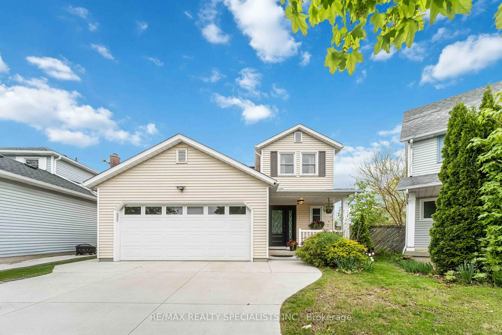 Photo 2 of 17 Rannie Court, Thorold, Confederation Heights — HOMEH